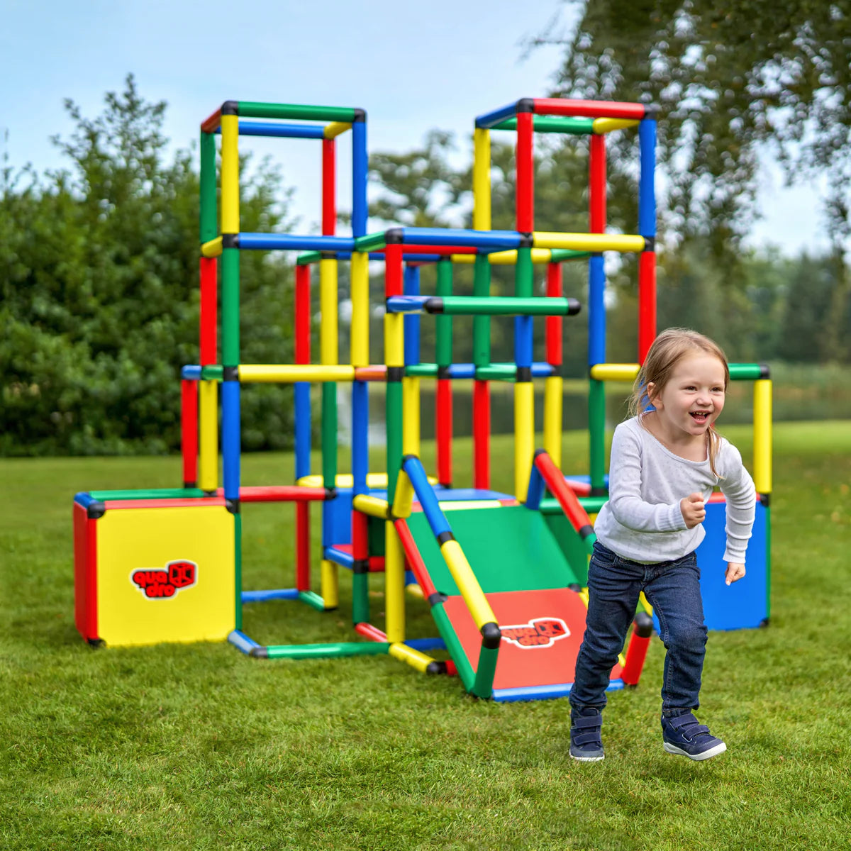 QUADROs HUGE PYRAMID WITH RAMP – QUADRO THE GIANT CONSTRUCTION KIT