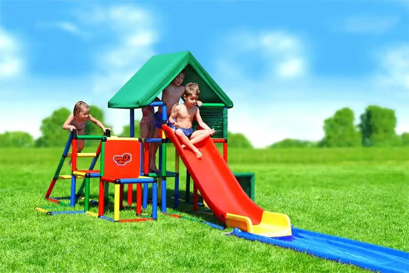 Children on a QUADRO tower with red slide and long blue slip-and-slide mat